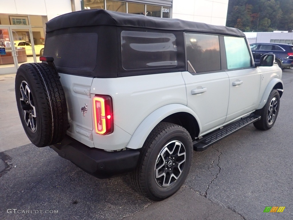2022 Bronco Outer Banks 4x4 4-Door - Cactus Gray / Space Gray/Navy Pier photo #2