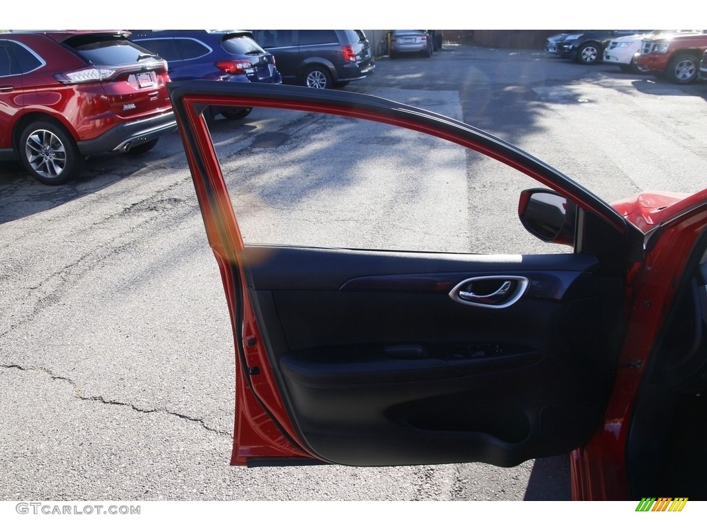 2019 Sentra SR - Red Alert / Charcoal photo #9