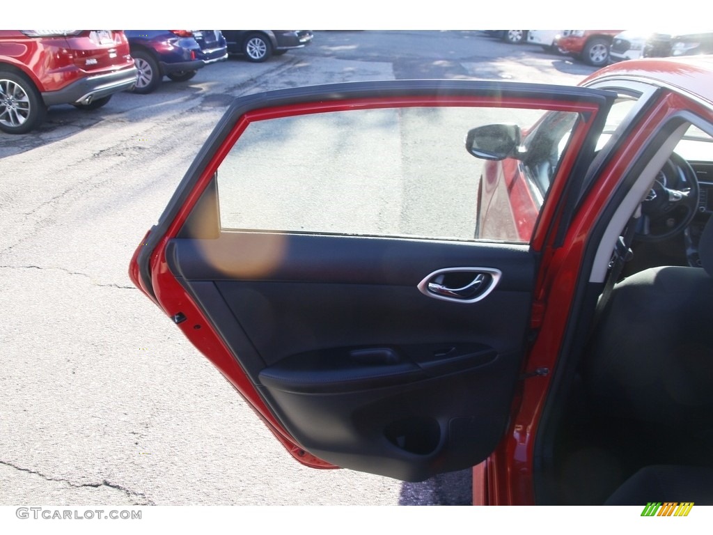 2019 Sentra SR - Red Alert / Charcoal photo #11