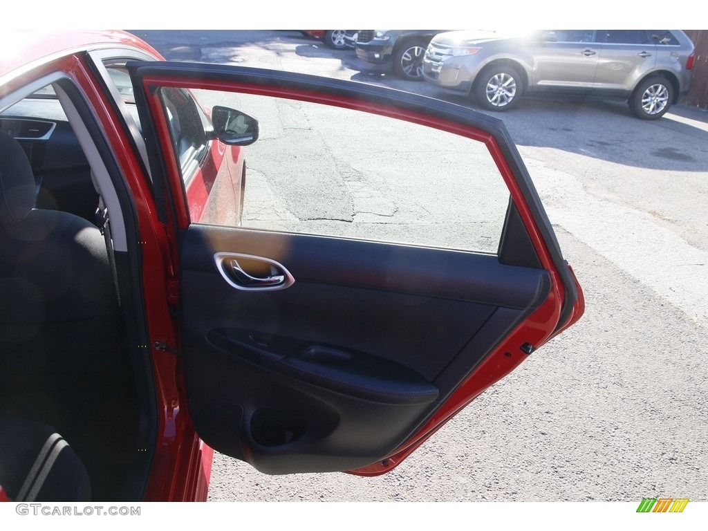 2019 Sentra SR - Red Alert / Charcoal photo #14