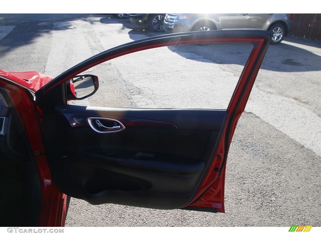 2019 Sentra SR - Red Alert / Charcoal photo #16