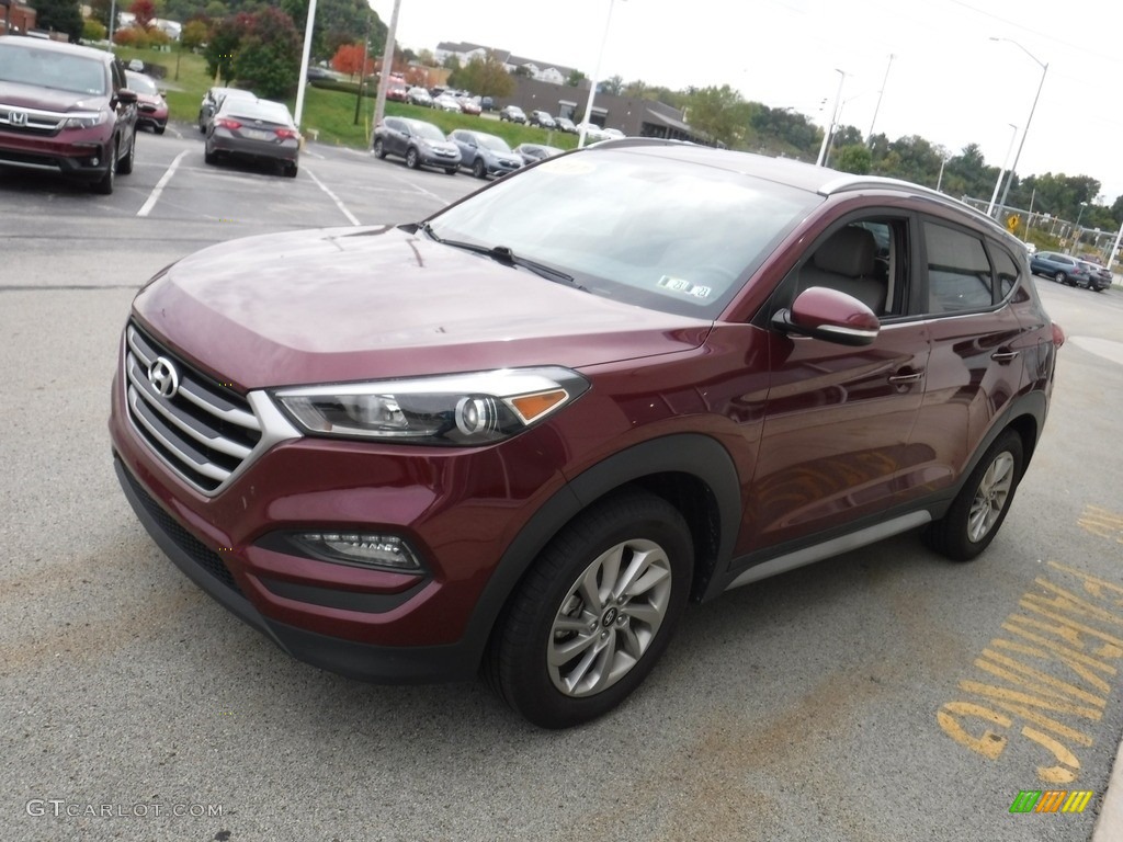 2017 Tucson SE AWD - Ruby Wine / Beige photo #5