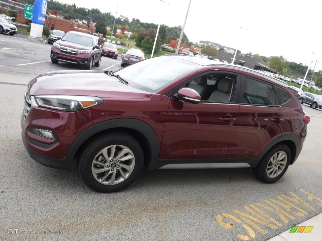 2017 Tucson SE AWD - Ruby Wine / Beige photo #6