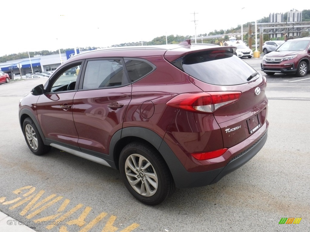 2017 Tucson SE AWD - Ruby Wine / Beige photo #7