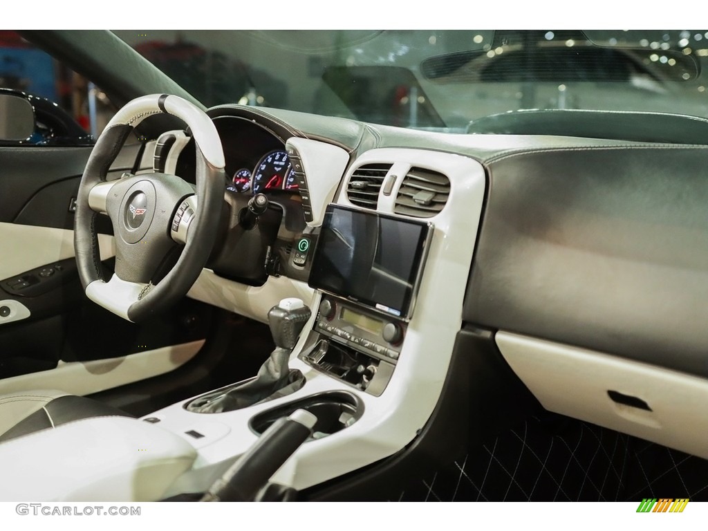 2005 Corvette Coupe - Arctic White / Ebony photo #18