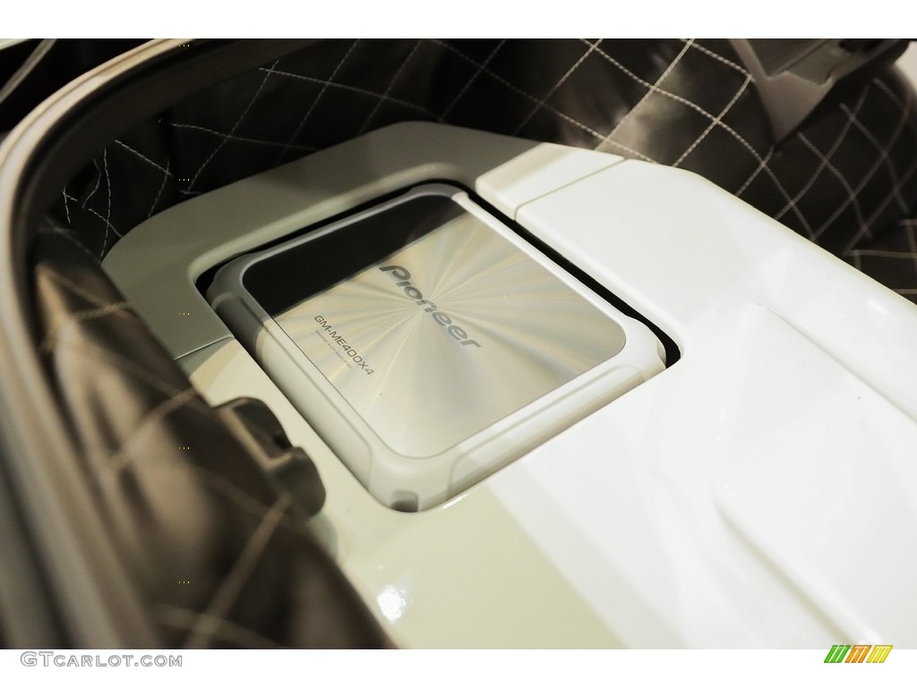 2005 Corvette Coupe - Arctic White / Ebony photo #27