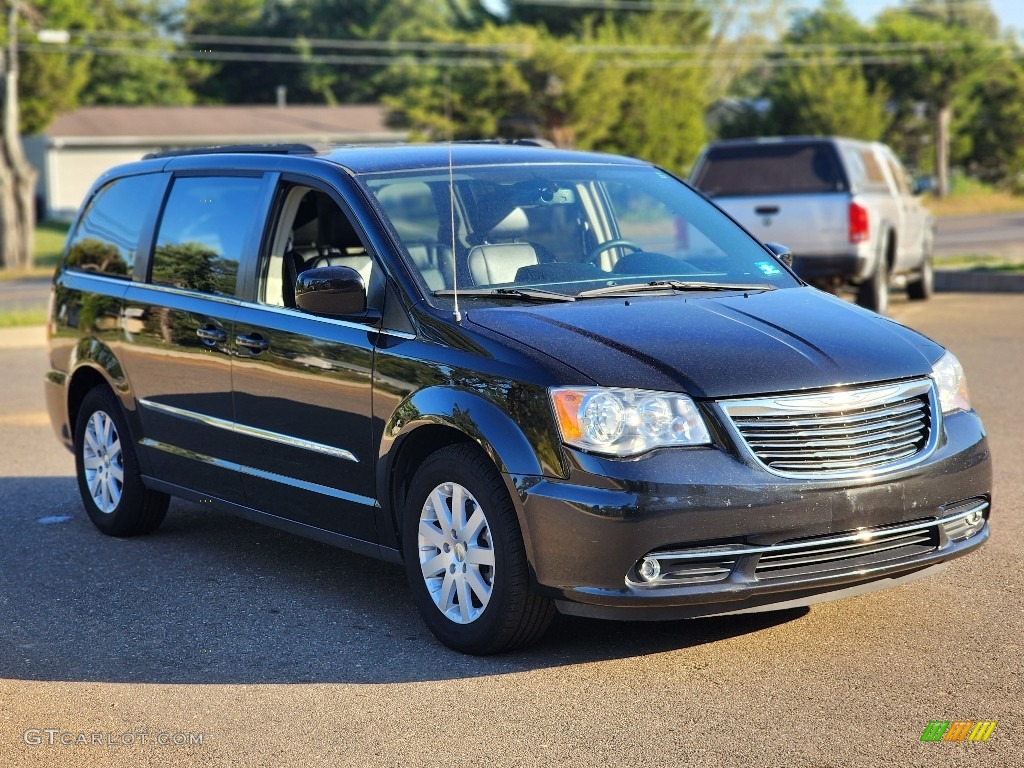 2015 Town & Country Touring - Brilliant Black Crystal Pearl / Black/Light Graystone photo #2