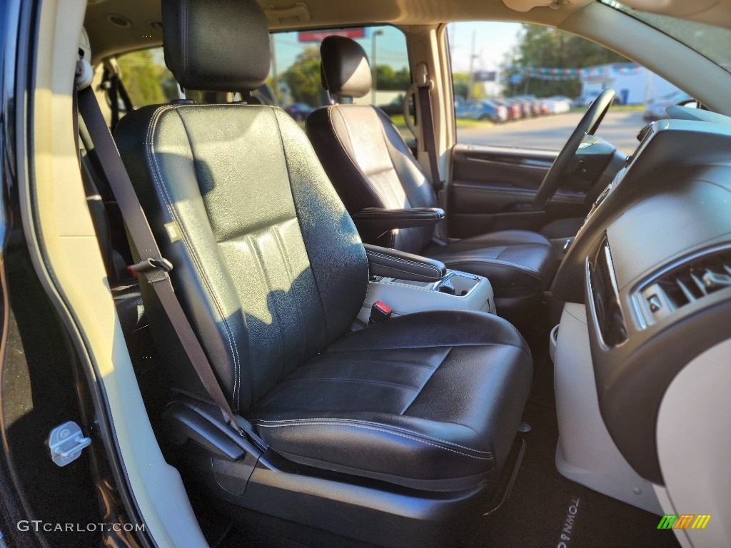 2015 Town & Country Touring - Brilliant Black Crystal Pearl / Black/Light Graystone photo #12