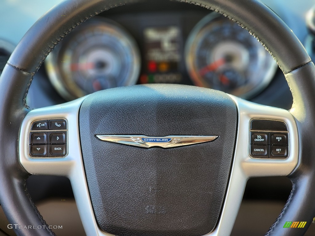 2015 Town & Country Touring - Brilliant Black Crystal Pearl / Black/Light Graystone photo #16