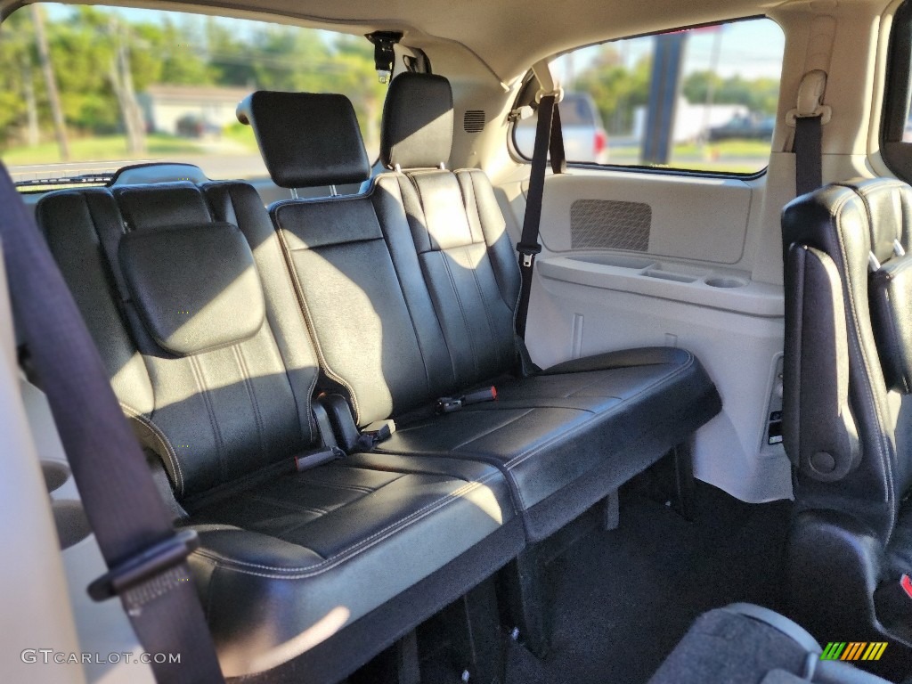 2015 Town & Country Touring - Brilliant Black Crystal Pearl / Black/Light Graystone photo #18