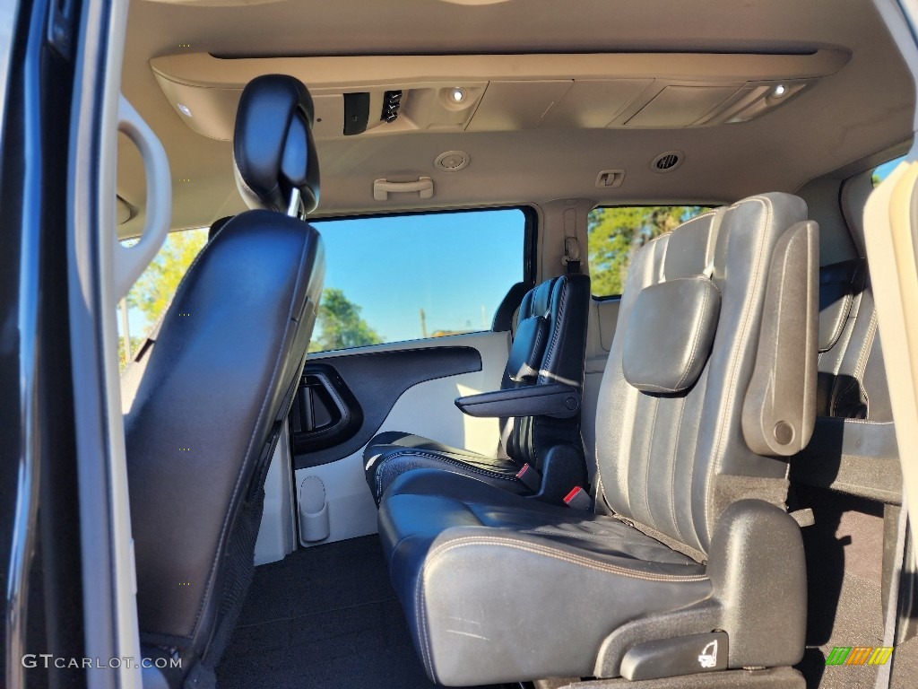 2015 Town & Country Touring - Brilliant Black Crystal Pearl / Black/Light Graystone photo #22