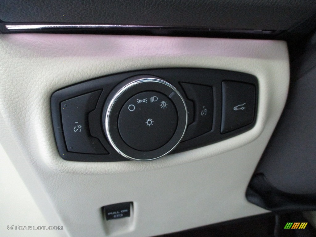 2015 Lincoln MKZ AWD Controls Photo #144996098