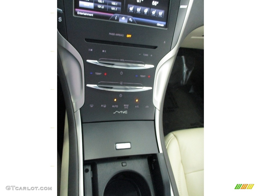 2015 Lincoln MKZ AWD Controls Photo #144996143