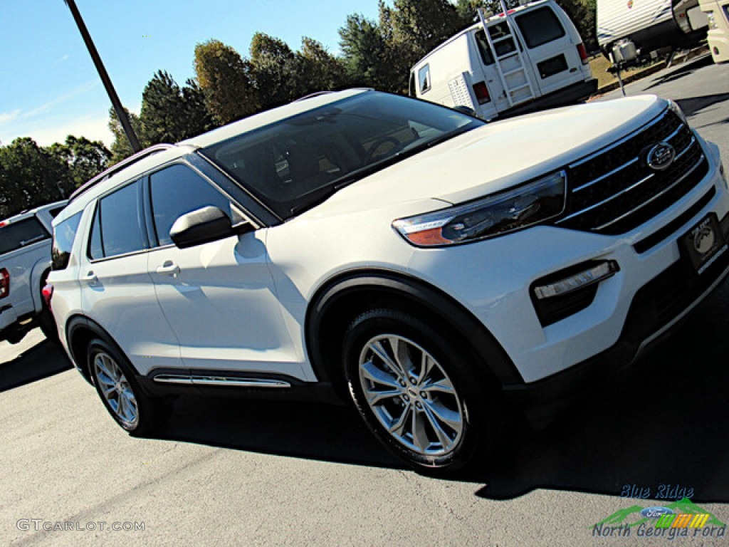 2020 Explorer XLT 4WD - Star White Metallic Tri-Coat / Sandstone photo #30