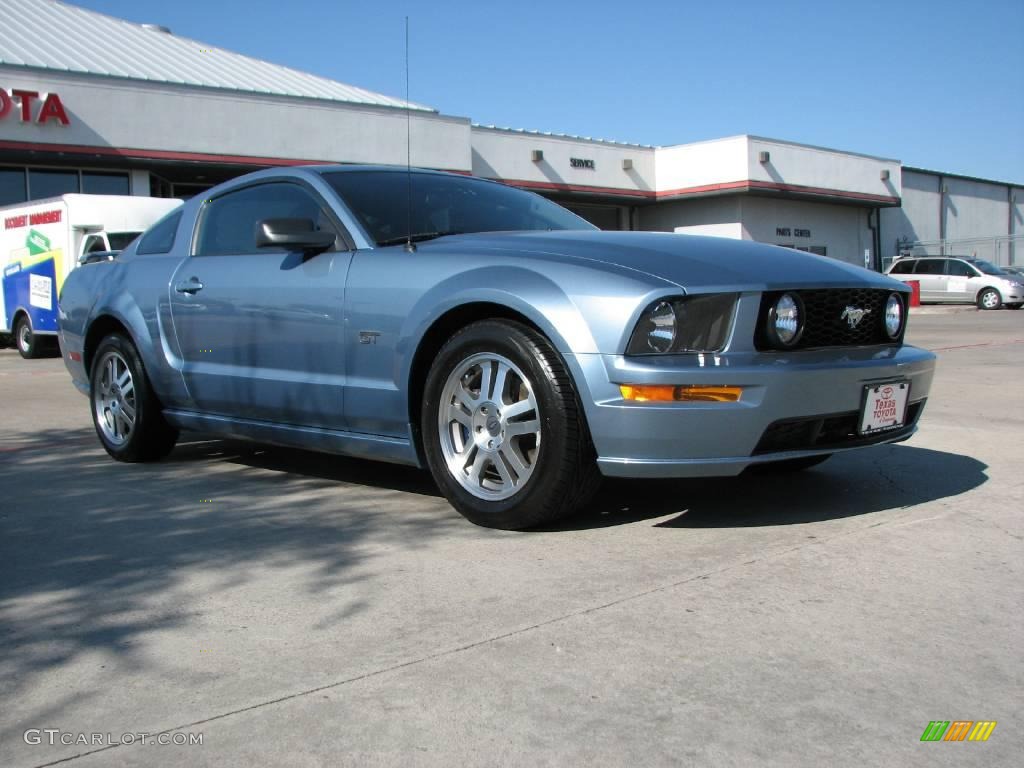 2005 Mustang GT Premium Coupe - Windveil Blue Metallic / Dark Charcoal photo #1