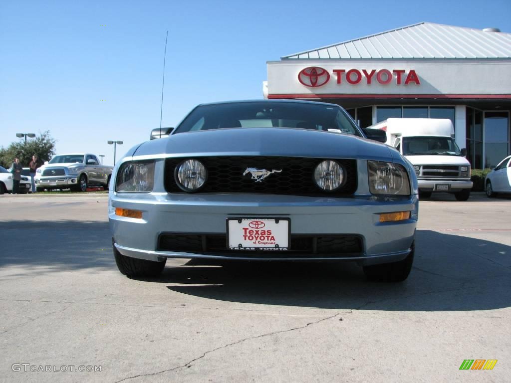 2005 Mustang GT Premium Coupe - Windveil Blue Metallic / Dark Charcoal photo #2