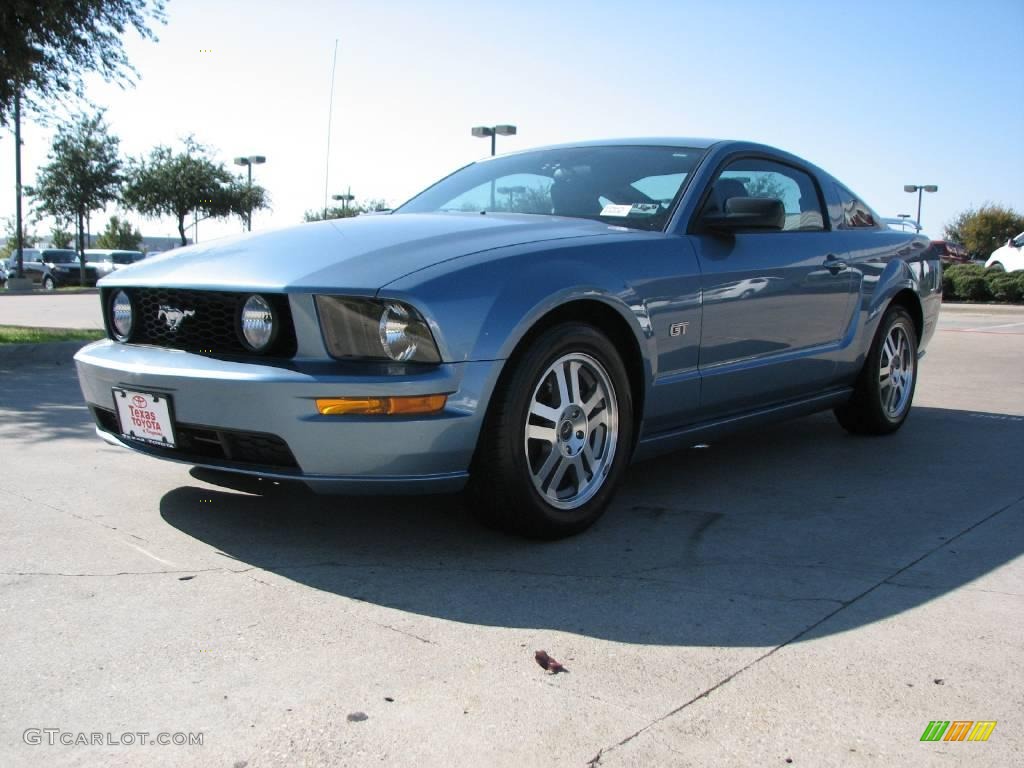 2005 Mustang GT Premium Coupe - Windveil Blue Metallic / Dark Charcoal photo #3