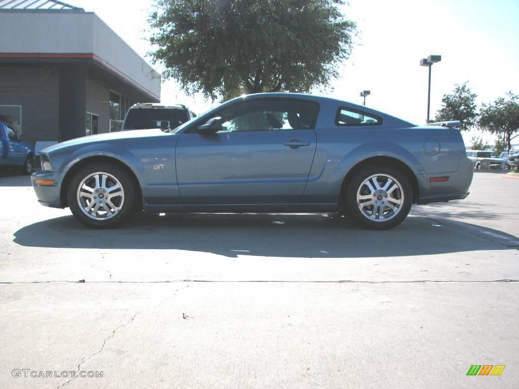 2005 Mustang GT Premium Coupe - Windveil Blue Metallic / Dark Charcoal photo #4