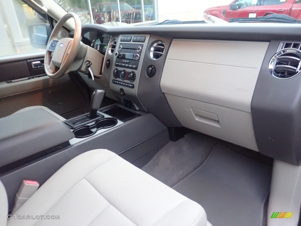 2014 Ford Expedition XLT 4x4 Dashboard Photos