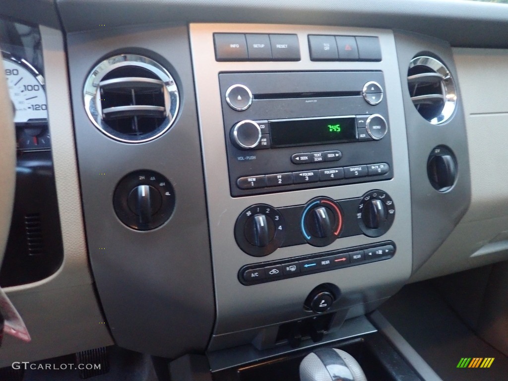 2014 Ford Expedition XLT 4x4 Controls Photos