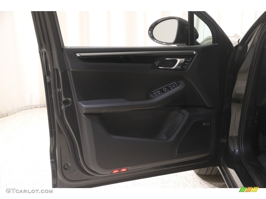 2020 Porsche Macan Standard Macan Model Door Panel Photos