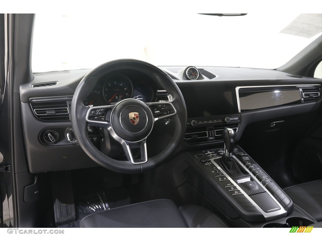 2020 Porsche Macan Standard Macan Model Dashboard Photos