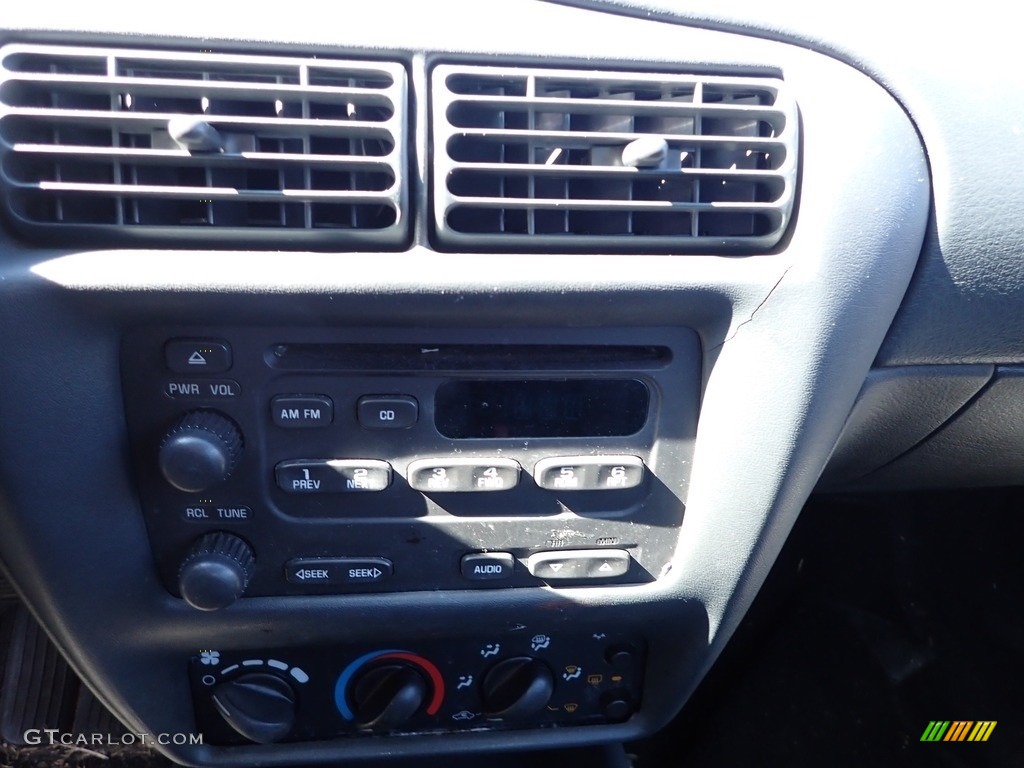 2005 Cavalier Sedan - Summit White / Graphite Gray photo #10