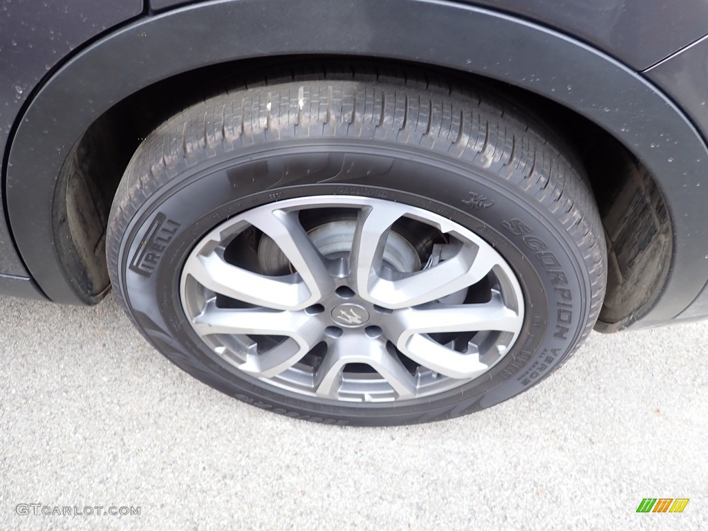 2017 Maserati Levante AWD Wheel Photos