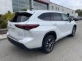 2022 Wind Chill Pearl Toyota Highlander XLE AWD  photo #7