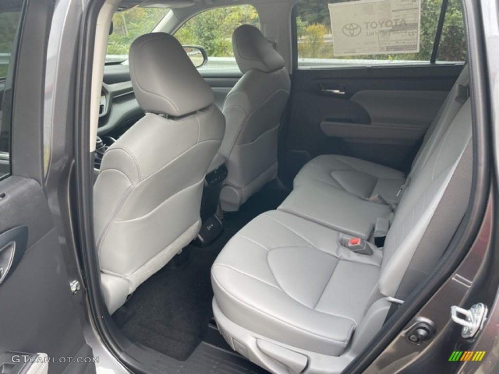 2022 Toyota Highlander XLE AWD Rear Seat Photos