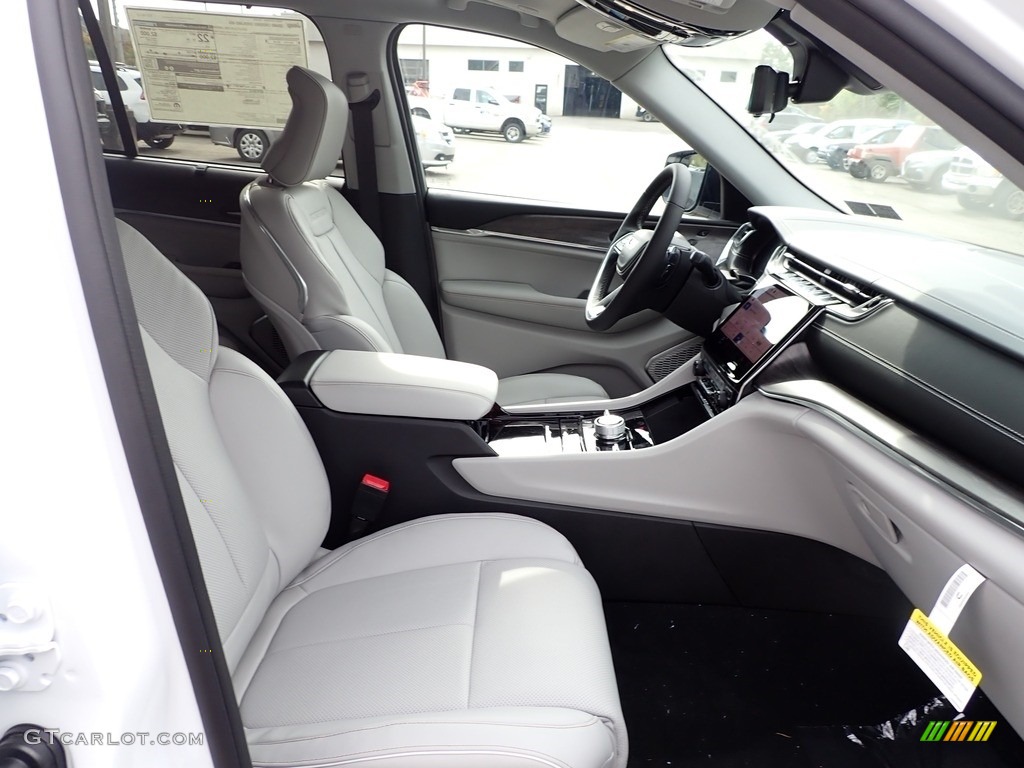 2023 Jeep Grand Cherokee Overland 4x4 Front Seat Photo #145014028