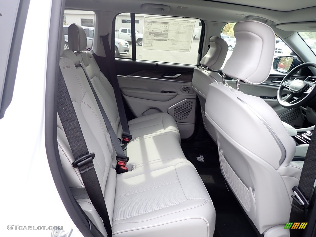 2023 Jeep Grand Cherokee Overland 4x4 Rear Seat Photo #145014043