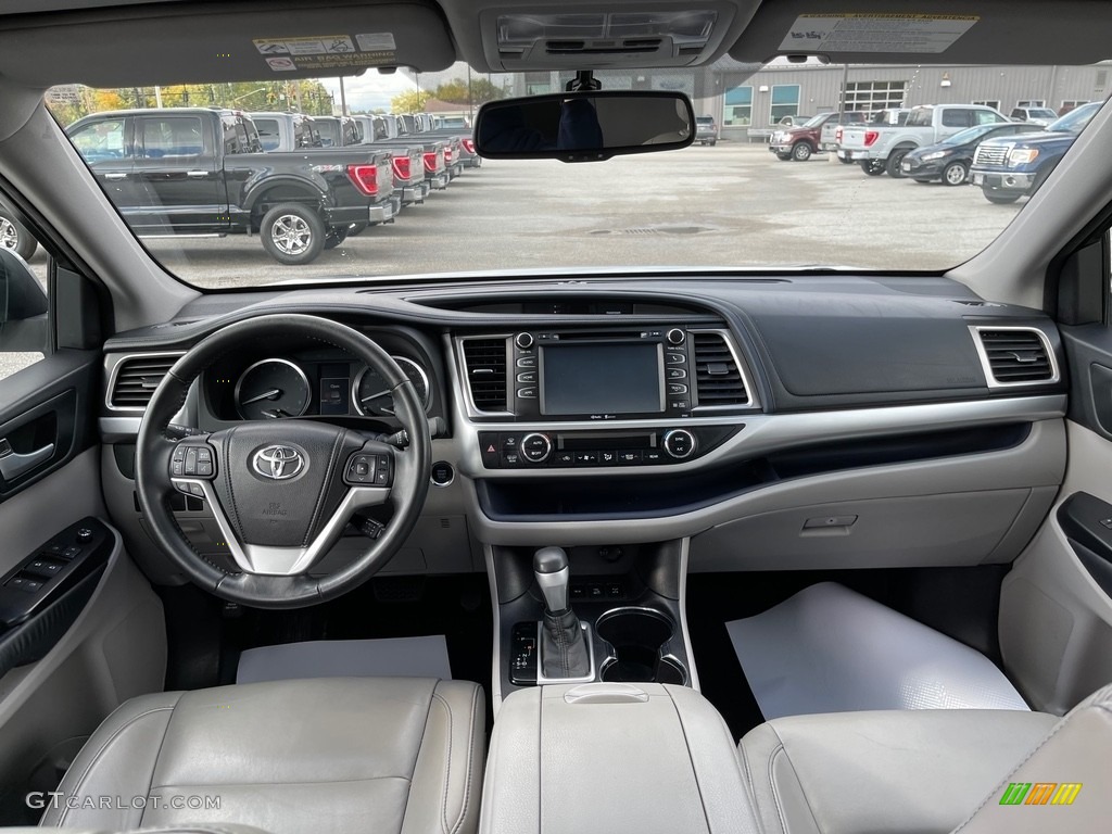2015 Highlander XLE AWD - Silver Sky Metallic / Ash photo #9