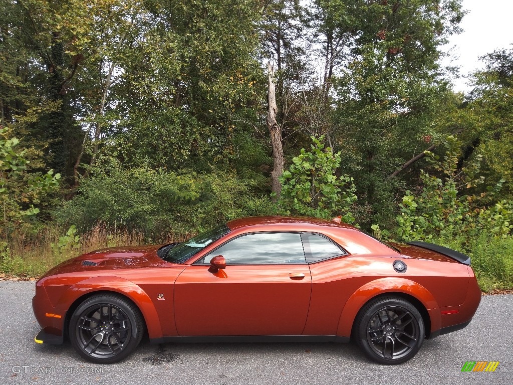 2022 Challenger R/T Scat Pack Widebody - Sinamon Stick / Black photo #1