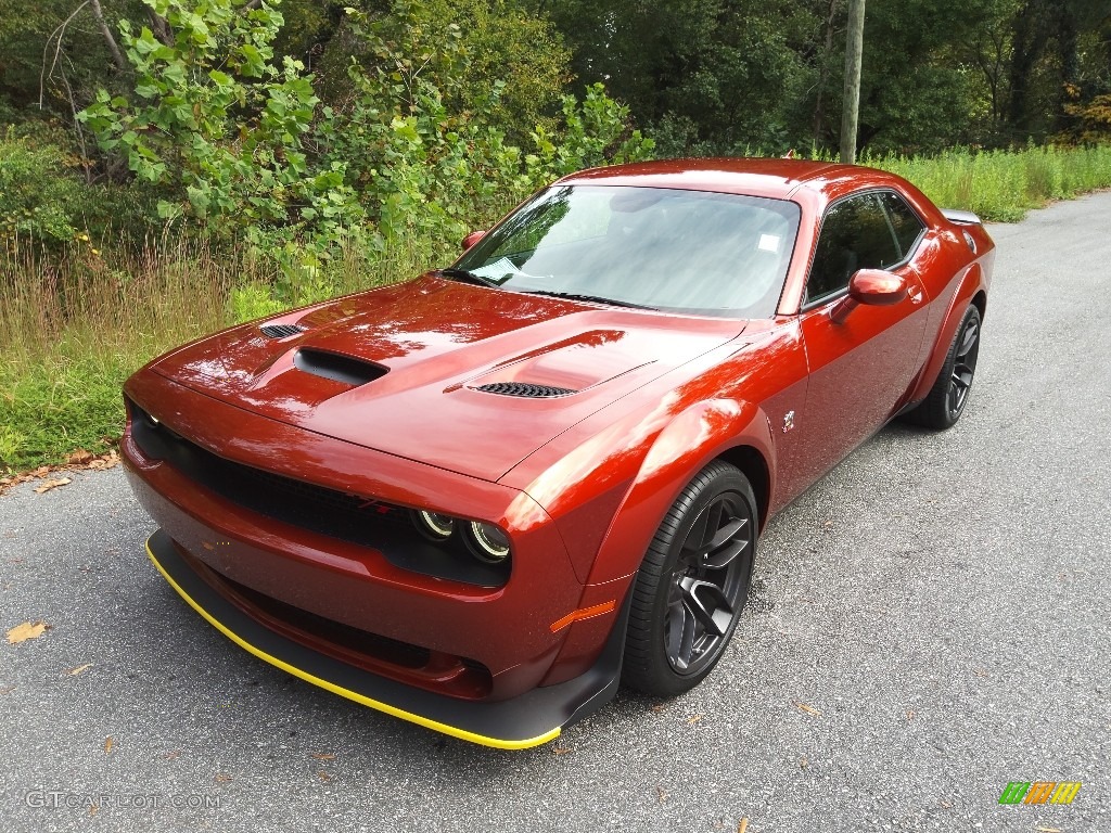 2022 Challenger R/T Scat Pack Widebody - Sinamon Stick / Black photo #2
