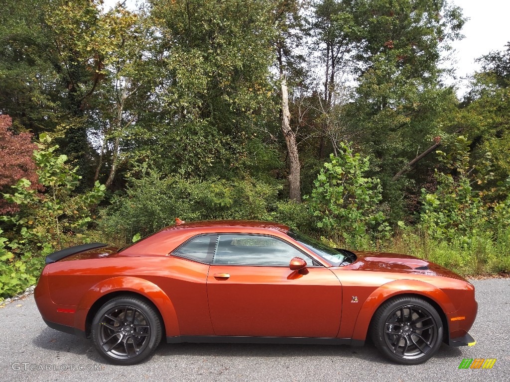 Sinamon Stick 2022 Dodge Challenger R/T Scat Pack Widebody Exterior Photo #145018837