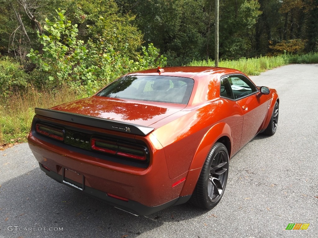 2022 Challenger R/T Scat Pack Widebody - Sinamon Stick / Black photo #6