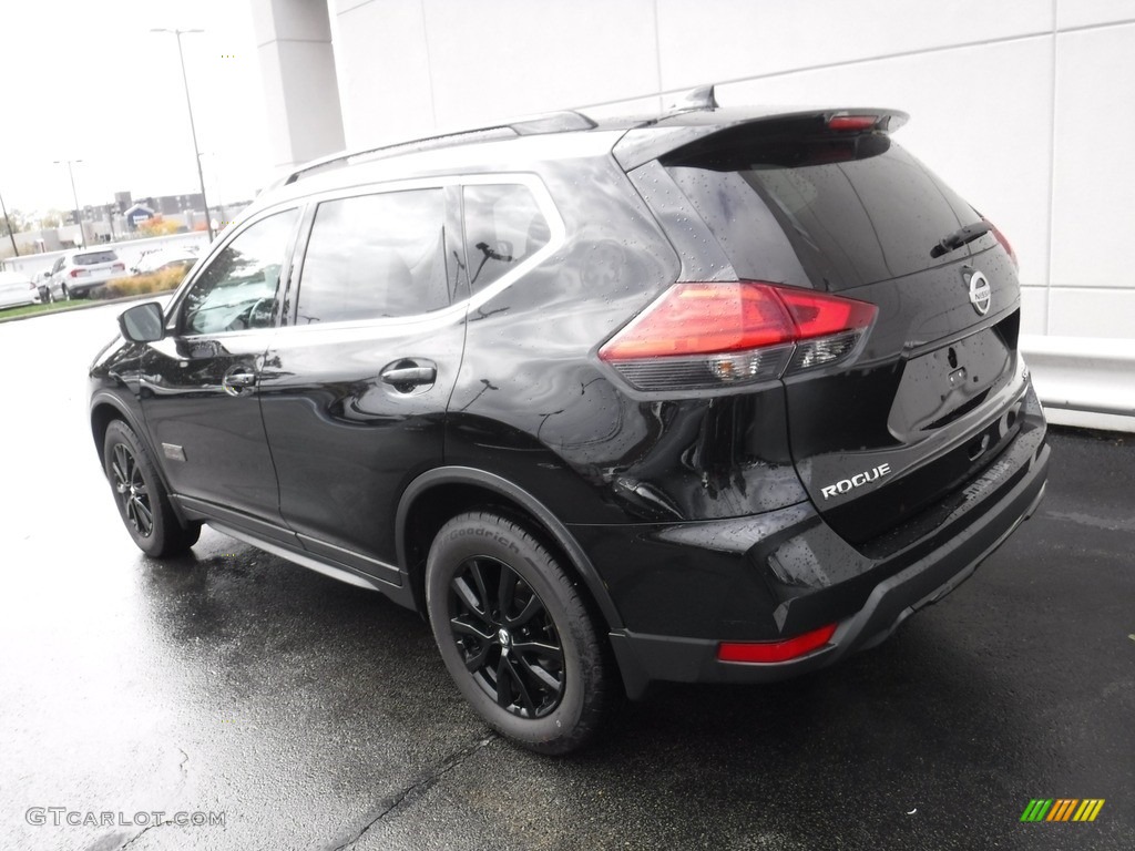 2017 Rogue SV AWD - Magnetic Black / Charcoal photo #14