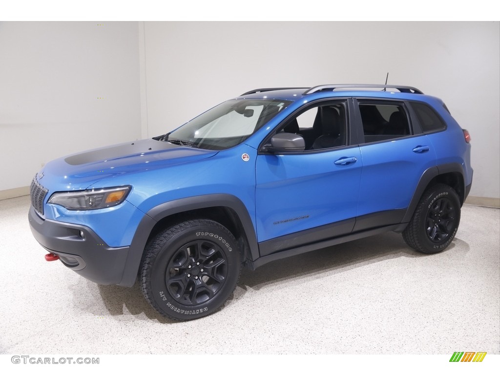 2020 Cherokee Trailhawk 4x4 - Hydro Blue Pearl / Black photo #3