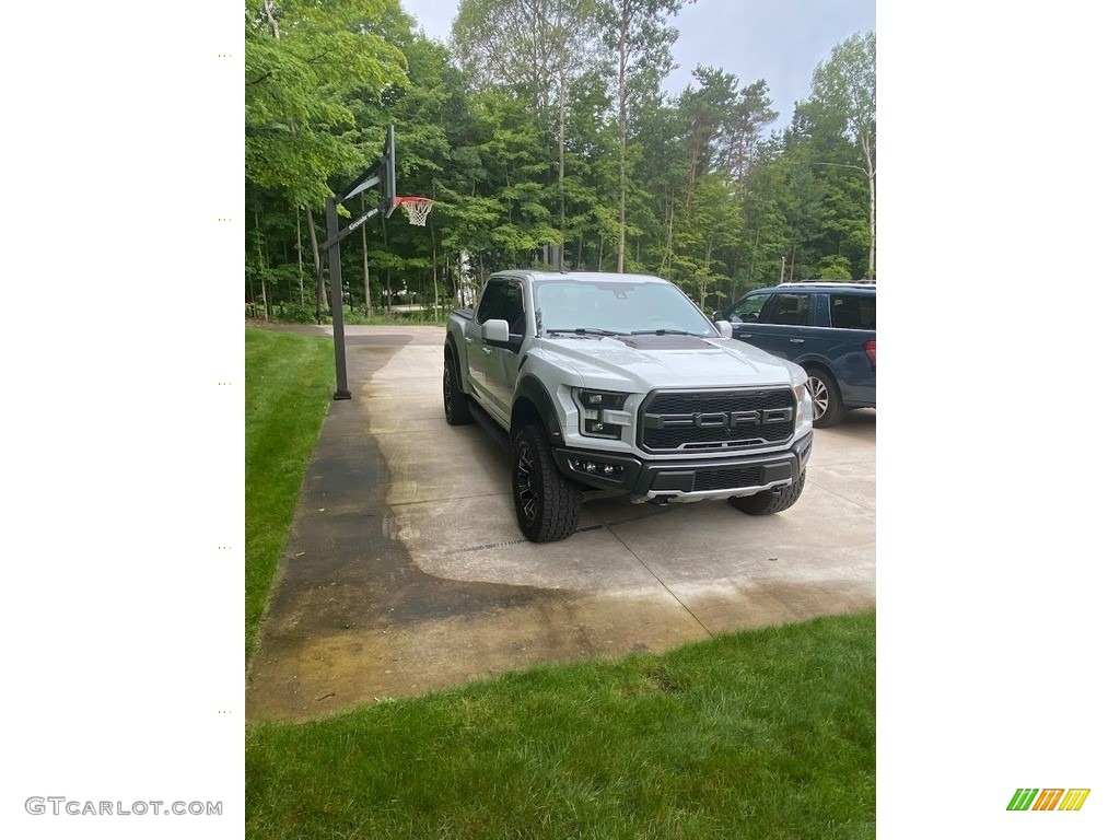 2017 F150 SVT Raptor SuperCrew 4x4 - Oxford White / Black photo #3