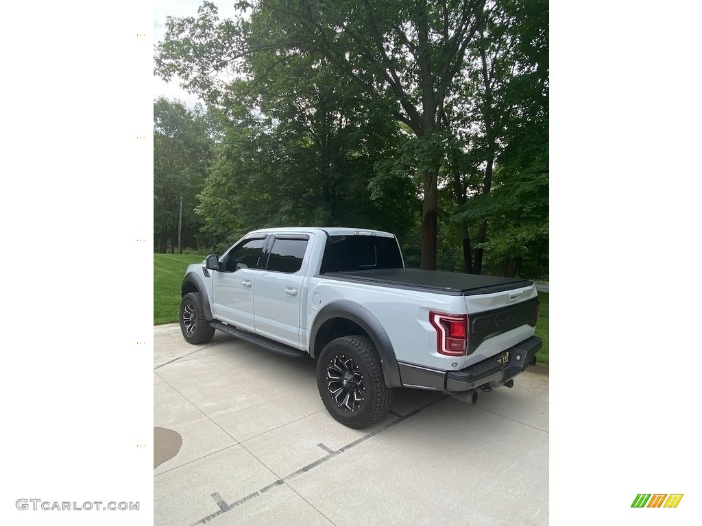 2017 F150 SVT Raptor SuperCrew 4x4 - Oxford White / Black photo #4