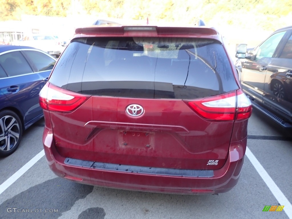 2019 Sienna XLE AWD - Salsa Red Pearl / Black photo #4