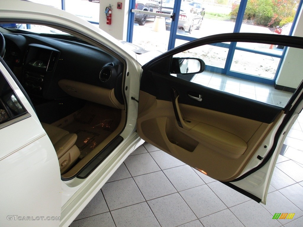 2009 Maxima 3.5 SV Premium - Winter Frost White / Caffe Latte photo #17