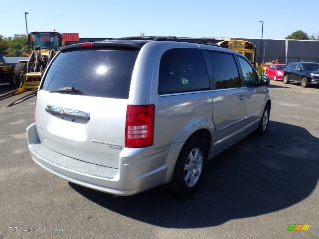 2009 Town & Country Touring - Bright Silver Metallic / Medium Slate Gray/Light Shale photo #6