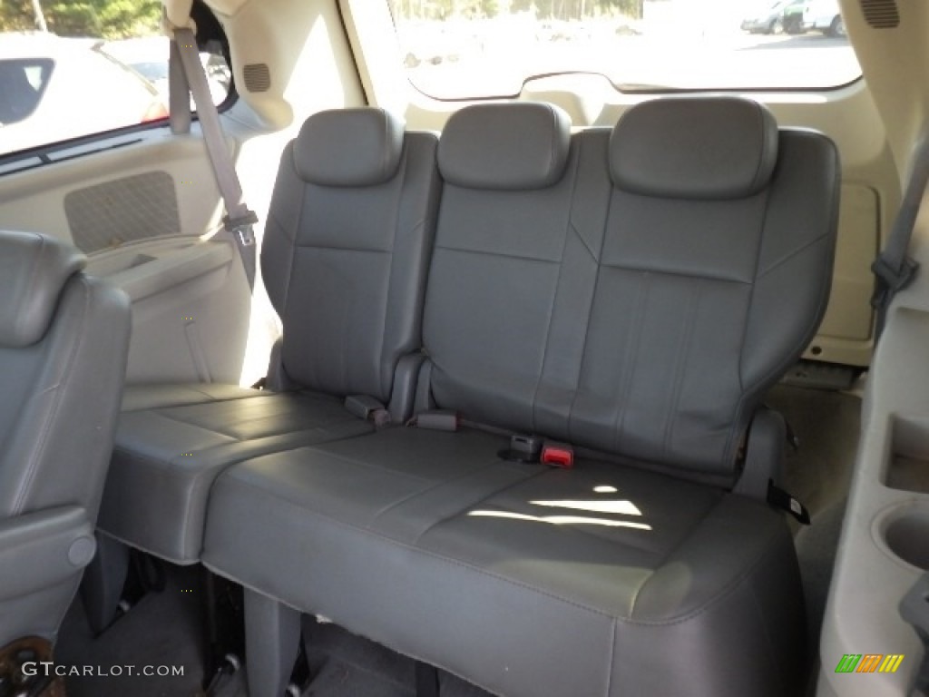 2009 Town & Country Touring - Bright Silver Metallic / Medium Slate Gray/Light Shale photo #10