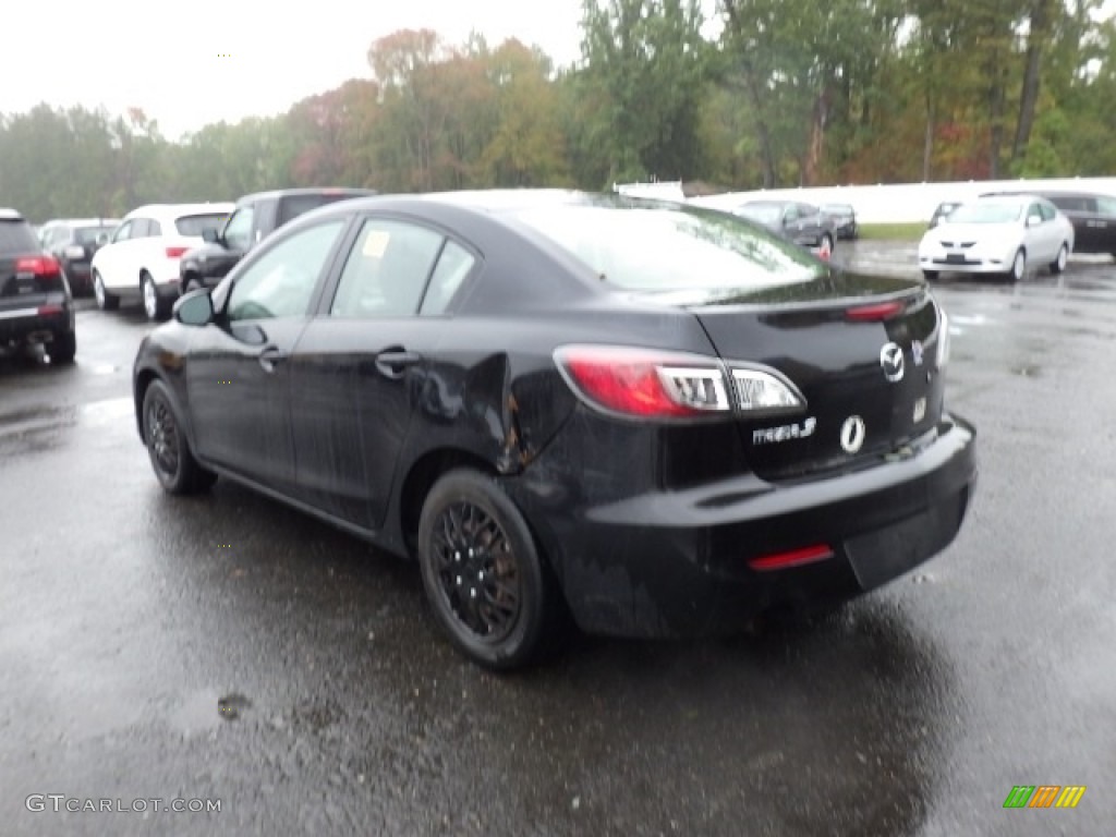 2013 MAZDA3 i SV 4 Door - Black Mica / Black photo #4