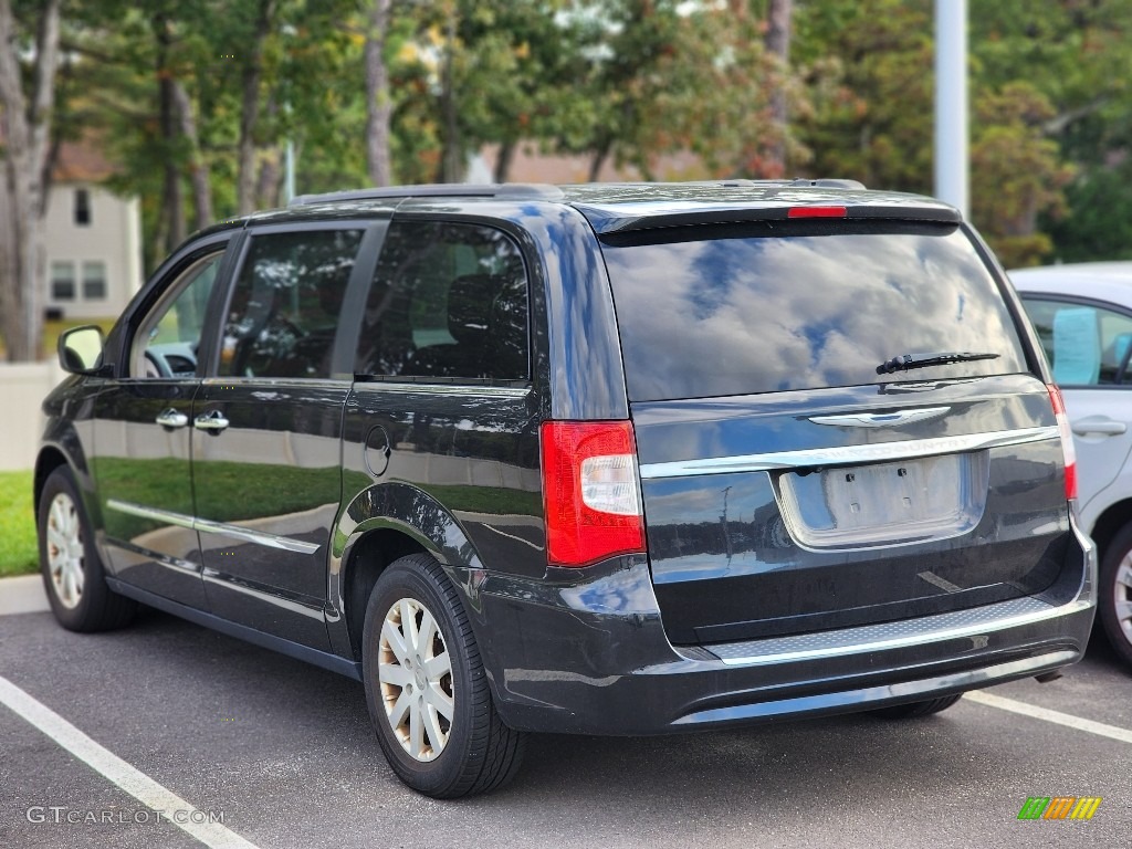 2016 Town & Country Touring - Brilliant Black Crystal Pearl / Black/Light Graystone photo #9