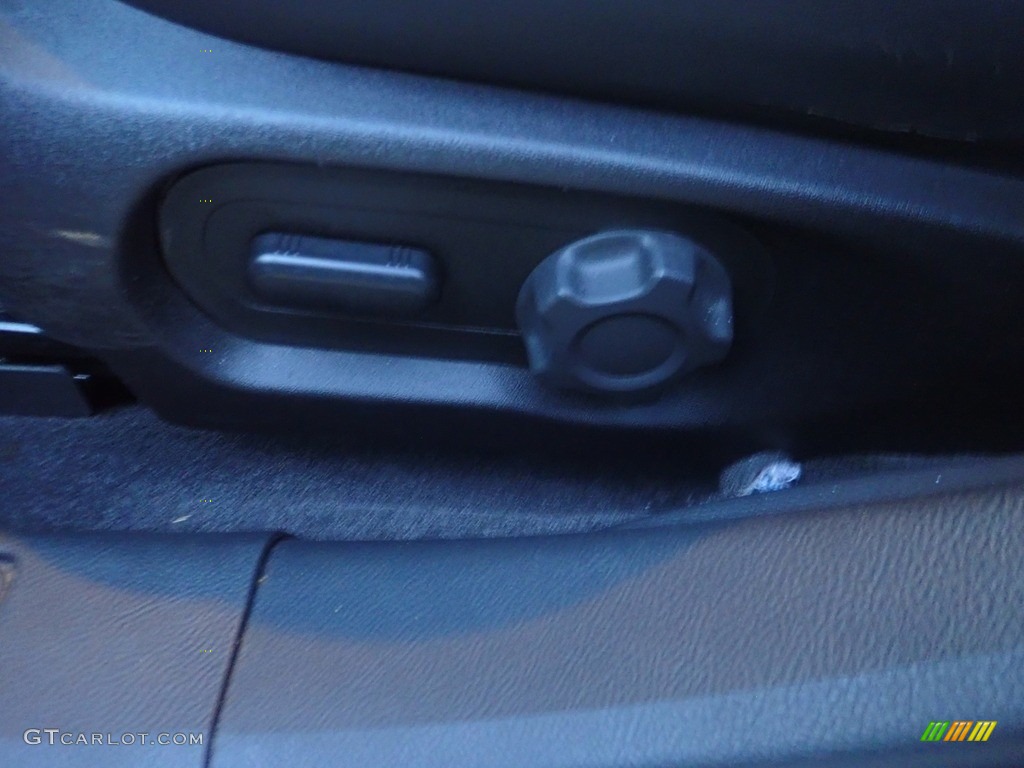 2018 Taurus SEL - Ingot Silver / Charcoal Black photo #23