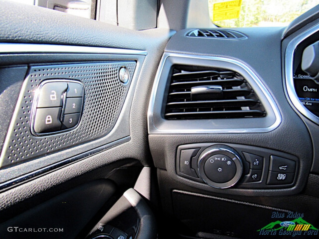 2020 Edge ST AWD - Star White Metallic Tri-Coat / Ebony photo #20