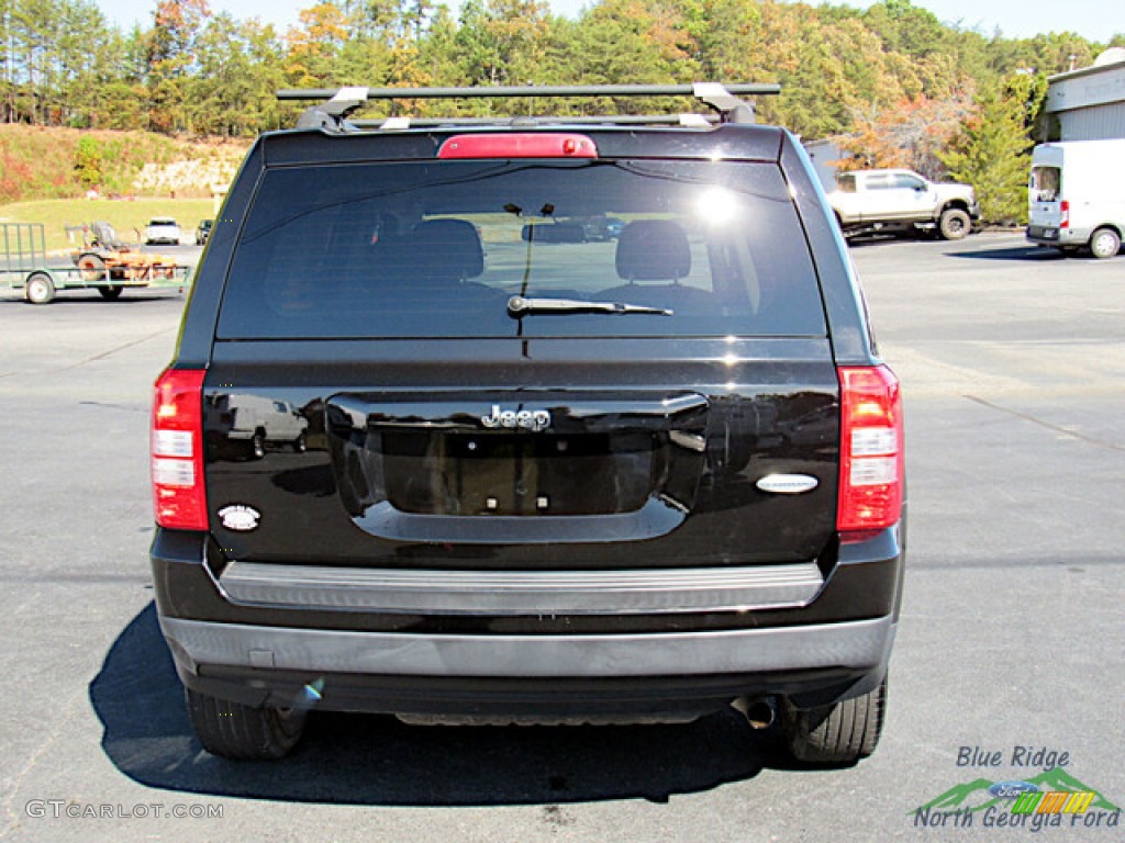 2017 Patriot Latitude - Black / Dark Slate Gray photo #4
